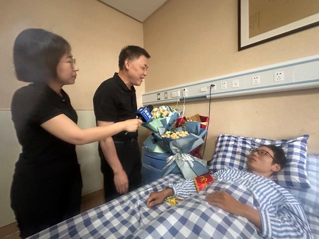 跳江救人小哥希望不要再给他捐钱(图3)