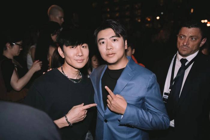 郎朗法瑞尔巴黎合作新曲(图2)