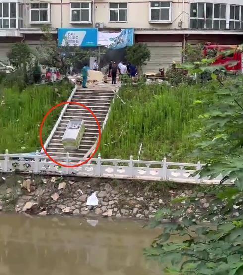 河南一雪糕店爆炸致1死1伤(图2)