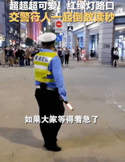 上海南京路“岳云鹏”火了！连网友都说：“整个路口都是他的舞台” 本人回应了(图2)