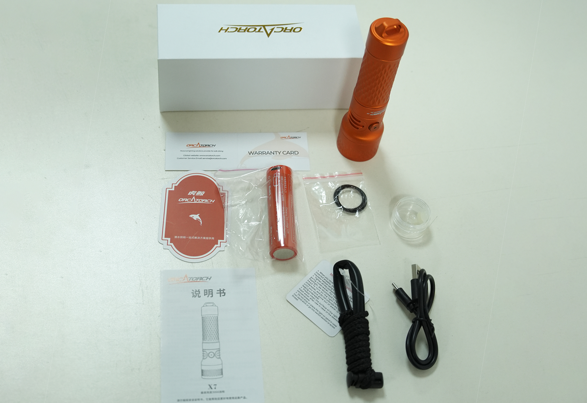 轻量化设计，实力不凡：虎鲸X7 ORCA橙专业潜水手电筒深度测评(图6)