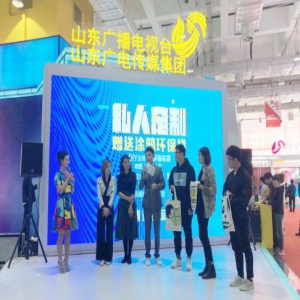 《美丽中国》父女养3亿只蟑螂当宝贝 护林员劝女儿辞职守山