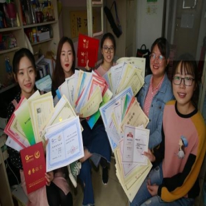 科大一宿舍集体保研！恋爱追剧学习都不误，这5位美女学霸的秘诀是……