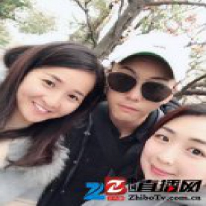 网友偶遇陈伟霆被主动搭讪合影