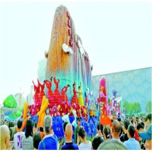 27.2万锤锻出紫铜花 国泰民安彩车彰显工匠精神