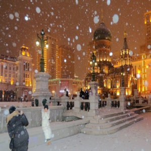 哈尔滨：暴雪袭来 索菲亚教堂美如“童话世界”