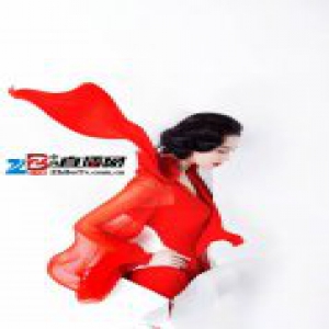 张馨予“冲破”时尚大片第二波 烈焰红衣暴击视觉