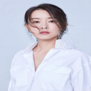 周奇奇《越过山丘》开机 演绎商界精英驰骋商场