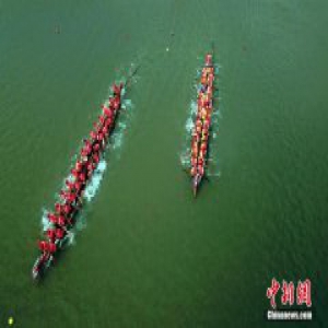 航拍江西南昌龙舟竞渡迎端午