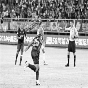 黄龙这场德比观众首次破万 热烈气氛打动了绿城新掌门