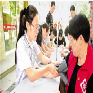 向这些党员致敬 他们身上的光亮照耀前行路