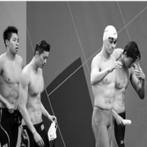 一小时内两赛，再摘一金一银 孙杨累到出水要人扶