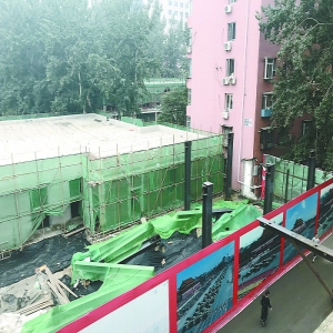 卧虎桥甲6号院正建幼儿园 车多人多小区拥堵咋办?