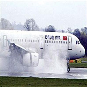 英国一飞机正要起飞，机长却突然宣布辞职