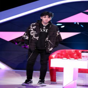 《下一站传奇》吴亦凡为校花学员“改变标准”