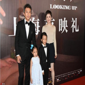 邓超孙俪一家合体公开亮相，儿女淡定走红毯超有范儿