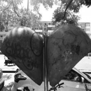 话机落满灰 路边公用电话使用率降低缺少维护