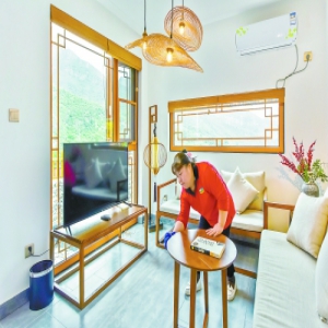 梁家庄村高端民宿开张 82户137人稳定脱低