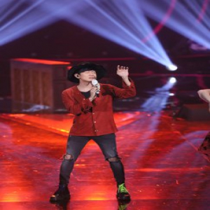 爵士林回归引热搜 林俊杰改编《爱的初体验》