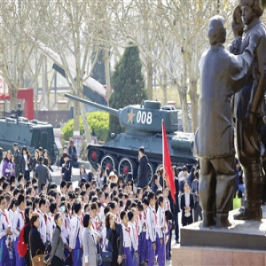 平津战役纪念馆：清明祭英烈（图）