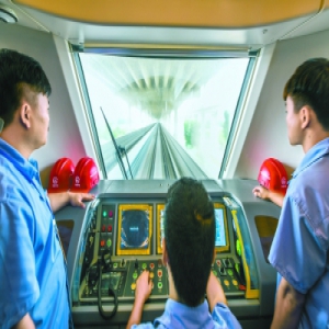 新机场线试运行创多个第一 最高时速可达160公里