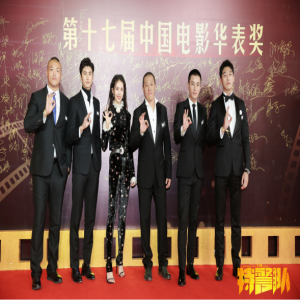 金晨帅气亮相华表奖红毯 黑色连体裤演绎复古浪漫