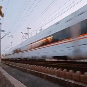 【春天的故事·遇见京津冀】因为“复兴号”的魅力 一家三口讲了个新时代“双城记”的