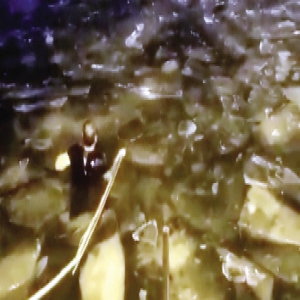 “救我!”听到声音 天津64岁大爷一头扎入冰水中