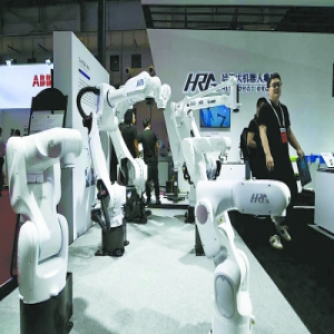 世界机器人大会：工业机器人带着“才艺”来开会