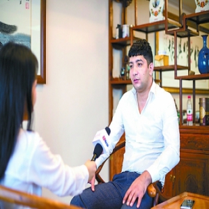 南四环车祸现场，新疆小伙逆火前行