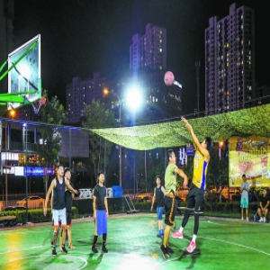 暖心书店篮球比赛深夜食堂…昔日“睡城”点亮夜明灯