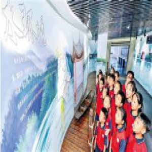 长兴小学生走进河长馆，感受浙江美好水环境