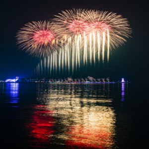 青岛举办焰火表演 迎跨国公司领导人青岛峰会
