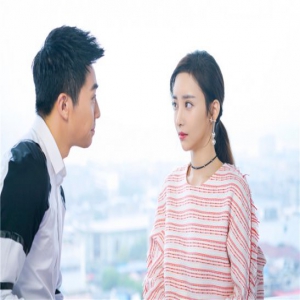 《你和我的倾城时光》热播 刘凡菲衣品开挂实力斩男