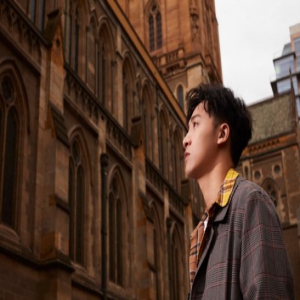 猫本少年伍嘉成个人写真集今日正式公开