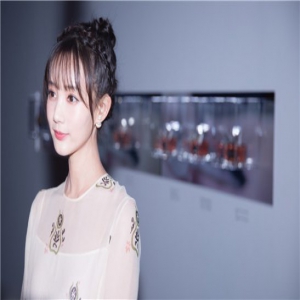 李一桐化身花仙子邂逅爱与玫瑰