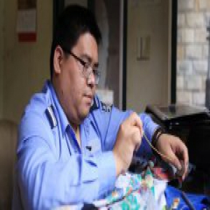 保安小哥迷上绣花：不想减肥，不找女友……