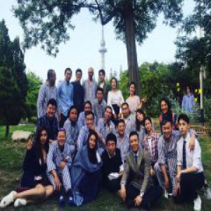 张艺兴《一出好戏》“暗中观察”吓坏粉丝 回话：演员是观众评的