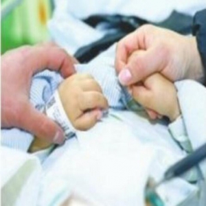 这些凶器千万收好!剪刀插入男孩左眼幸未失明 CT显示深达5厘米