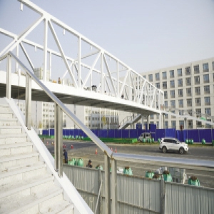 淮东路过街天桥基本完工 年底投用(图)