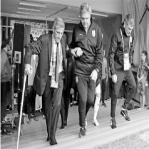 颤巍巍拄着拐杖的老帅 让乌拉圭足球屹立不倒