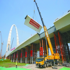 新首钢大桥主体结构完工 9月底全桥实现通车