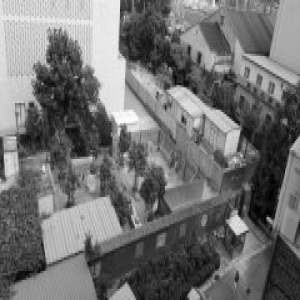 天桥北里附近影院改造完工2年多 占用公园何时归还