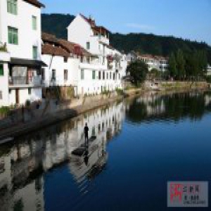 绿水青山正在转化为金山银山