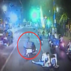 女孩街头摔伤满脸是血!后面的公交司机一个“霸气”举动获赞无数