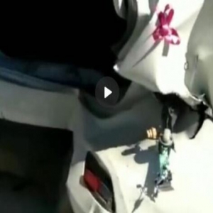 心疼新郎!结婚车队接亲时4辆婚车连环追尾 这婚结得太贵了!