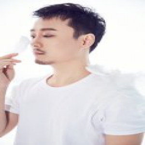 曾一鸣献唱《狄仁杰》 《过客匆匆》道尽沧桑