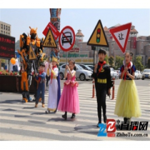 杭州:机器人指挥交通 倡导绿色环保、文明出游