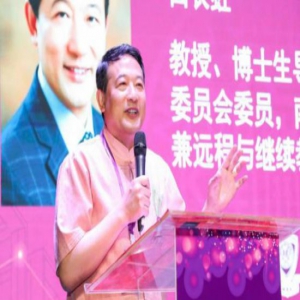 南开大学商学院白长虹院长 在南开大学百年纪念论坛暨南开MBA校友会北京分会十周年年会