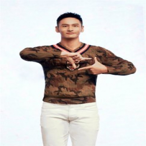 顾佑明出席活动为祖国点赞